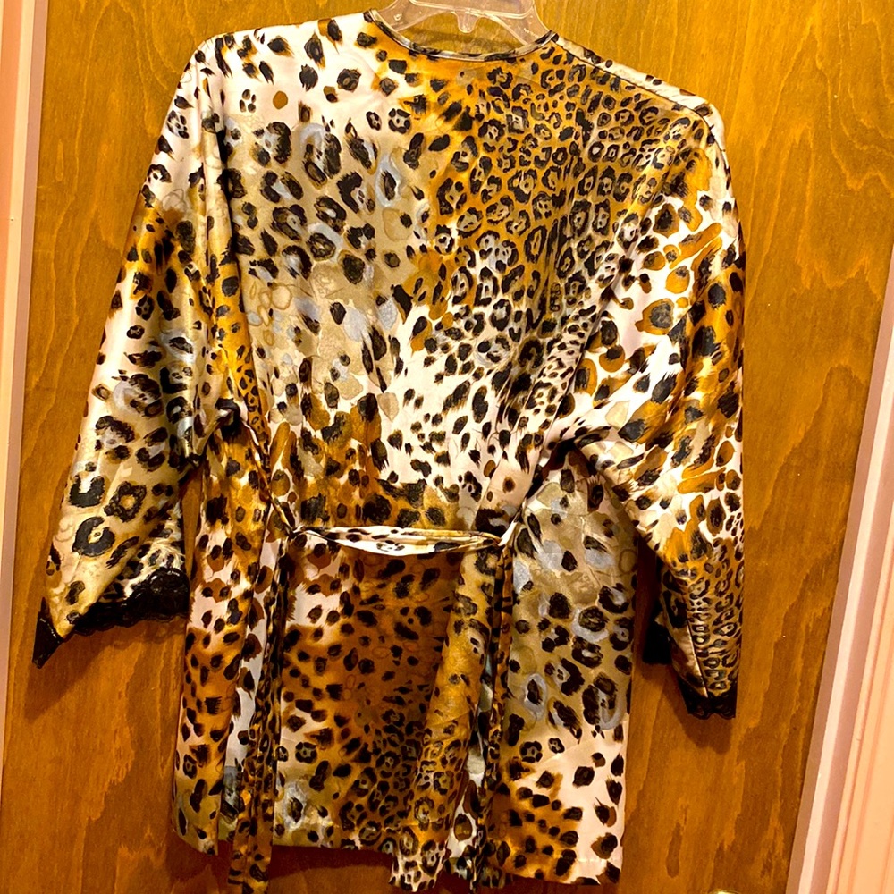 Cinema Etoile Short Robe - Picture 2 of 4